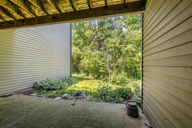 24 Garden Crescent Court, Elgin, IL 60123