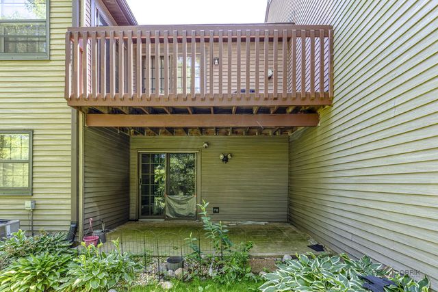 24 Garden Crescent Court, Elgin, IL 60123
