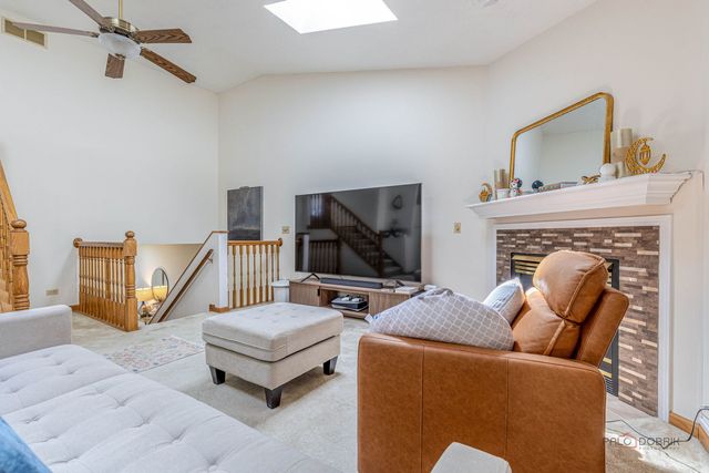 24 Garden Crescent Court, Elgin, IL 60123