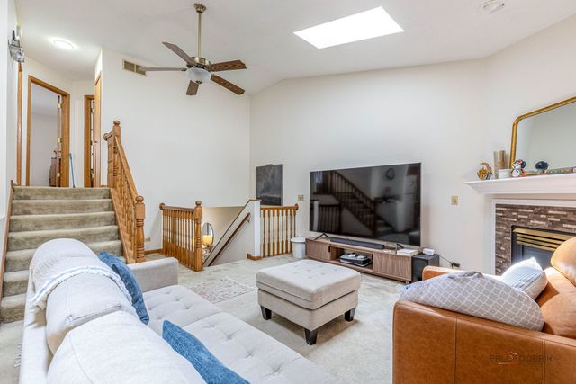 24 Garden Crescent Court, Elgin, IL 60123