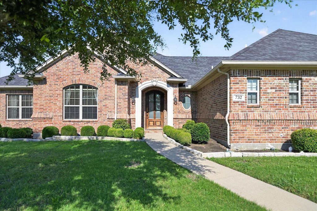 732 Forest Creek, Desoto, TX 75115