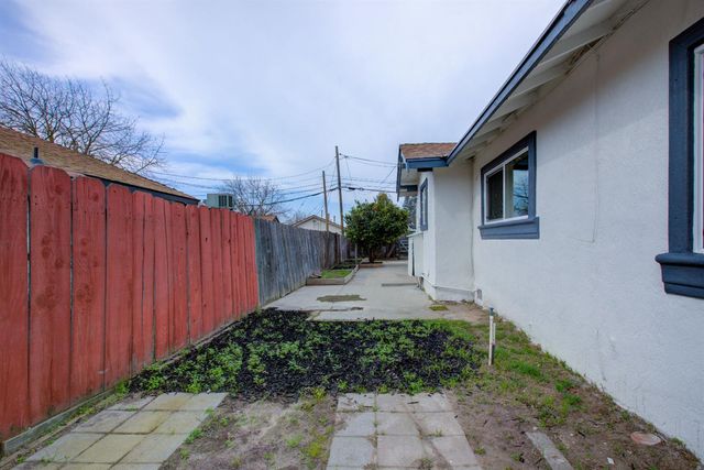 1241 6th, Atwater, CA 95301