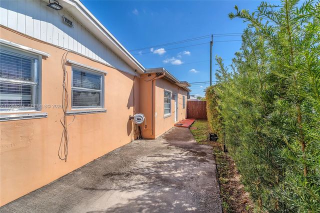 3235 SW 93rd Ct, Miami, FL 33165