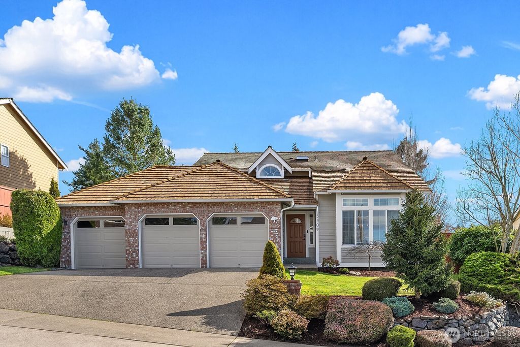 3409 Broadmoor Drive NE, Tacoma, WA 98422