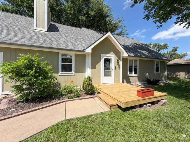 3314 Valleywood Drive, Manhattan, KS 66502