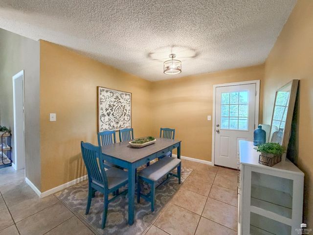3314 Valleywood Drive, Manhattan, KS 66502