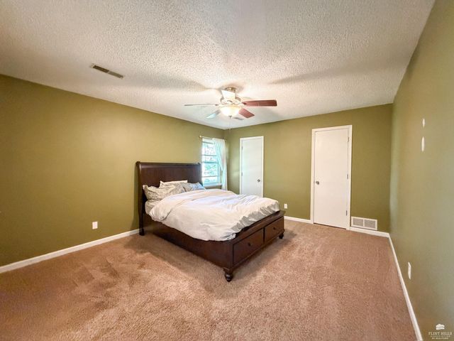 3314 Valleywood Drive, Manhattan, KS 66502