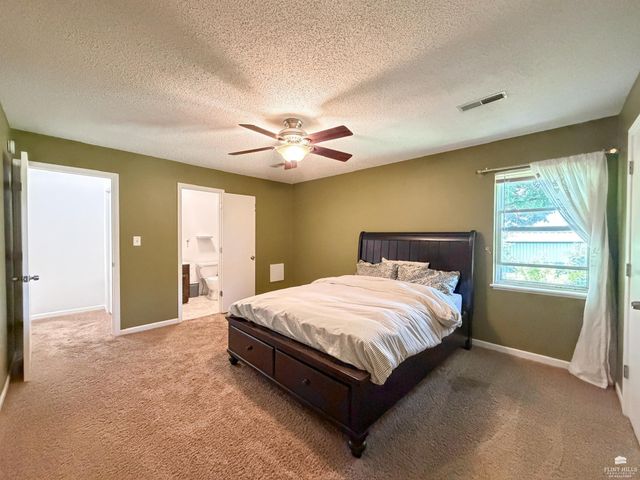 3314 Valleywood Drive, Manhattan, KS 66502