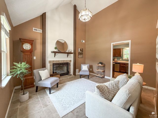 3314 Valleywood Drive, Manhattan, KS 66502