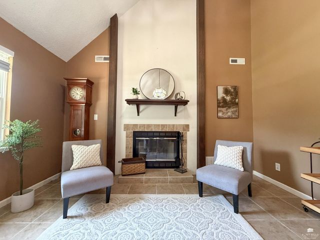 3314 Valleywood Drive, Manhattan, KS 66502