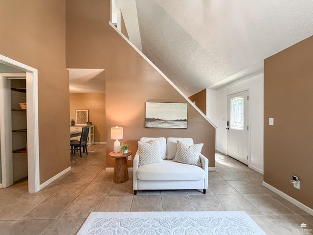 3314 Valleywood Drive, Manhattan, KS 66502
