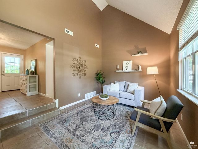 3314 Valleywood Drive, Manhattan, KS 66502