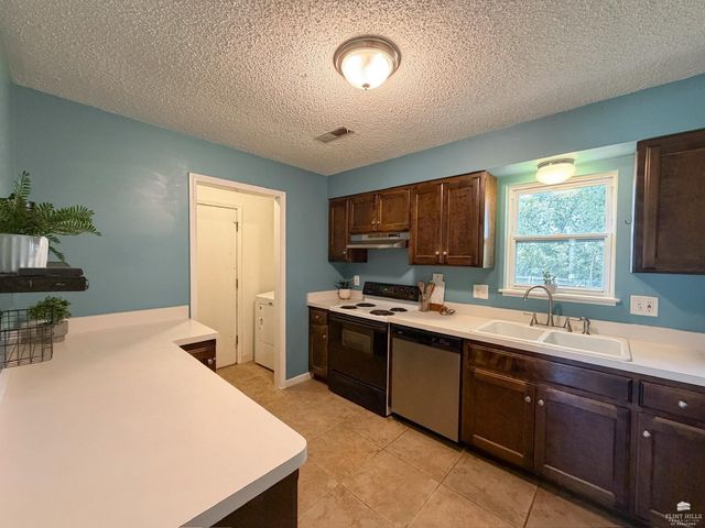 3314 Valleywood Drive, Manhattan, KS 66502