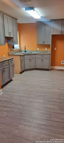 143 Grapeland, San Antonio, TX 78214