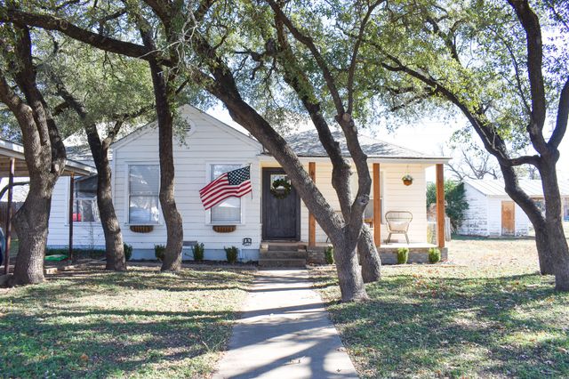 611 Poplar, Brady, TX 76825