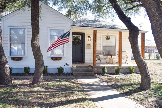 611 Poplar, Brady, TX 76825