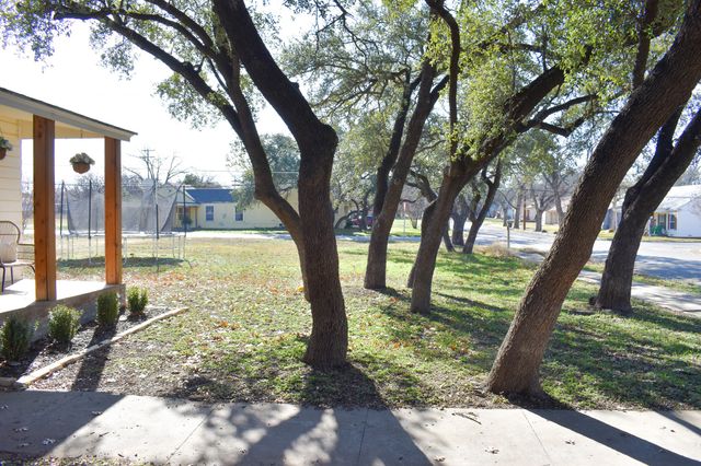 611 Poplar, Brady, TX 76825