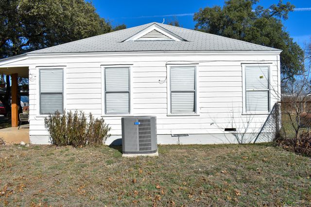 611 Poplar, Brady, TX 76825