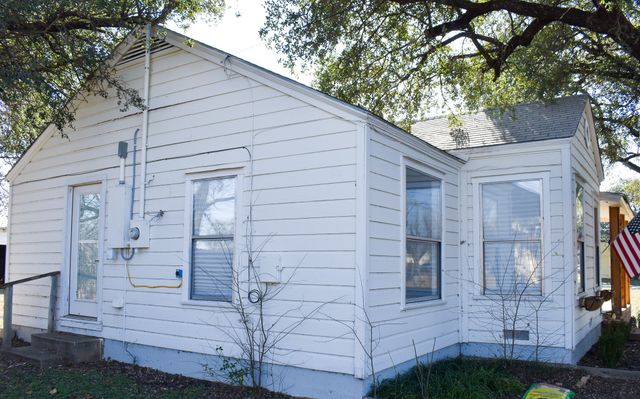 611 Poplar, Brady, TX 76825