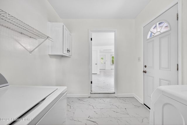 6903 Triangle Dr, Louisville, KY 40214