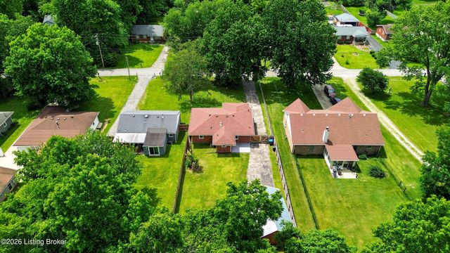 6903 Triangle Dr, Louisville, KY 40214