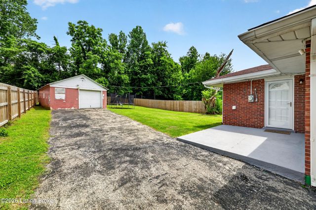 6903 Triangle Dr, Louisville, KY 40214