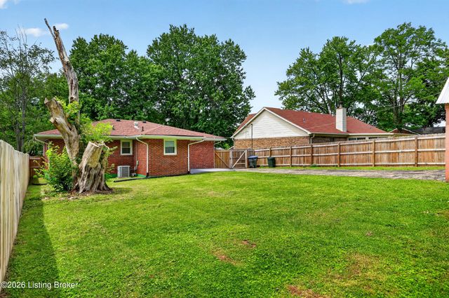 6903 Triangle Dr, Louisville, KY 40214