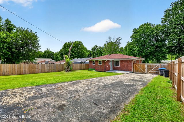 6903 Triangle Dr, Louisville, KY 40214