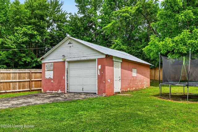 6903 Triangle Dr, Louisville, KY 40214