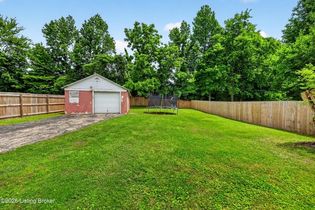 6903 Triangle Dr, Louisville, KY 40214