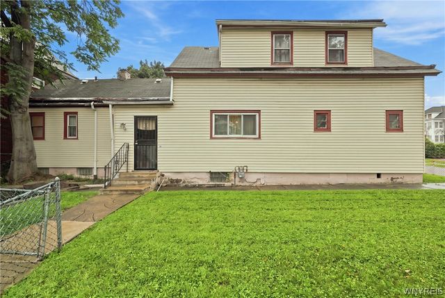 4 Regina Place, Buffalo, NY 14208