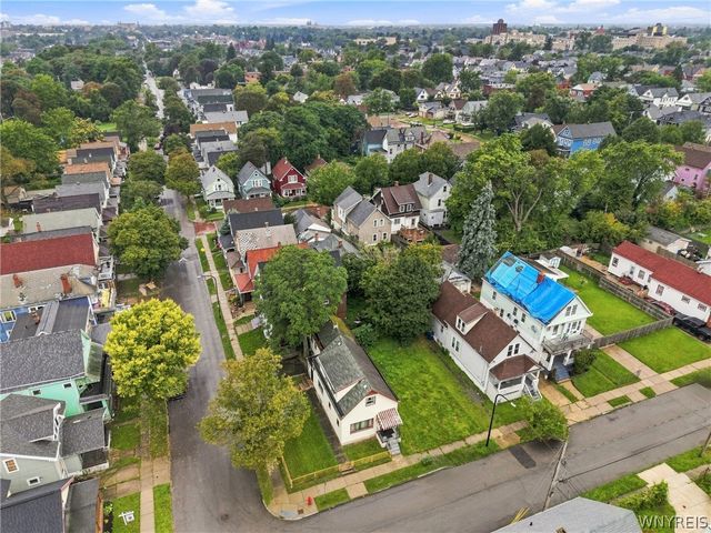 4 Regina Place, Buffalo, NY 14208