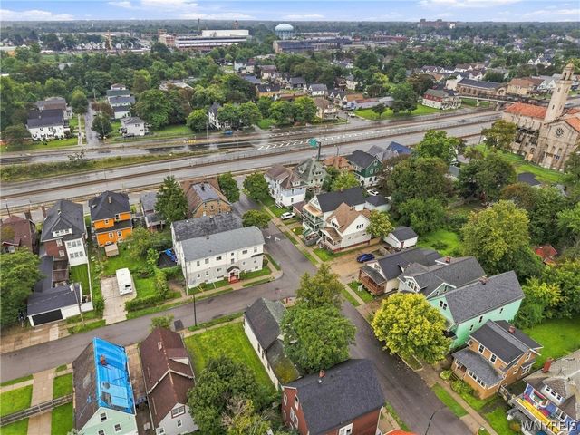 4 Regina Place, Buffalo, NY 14208