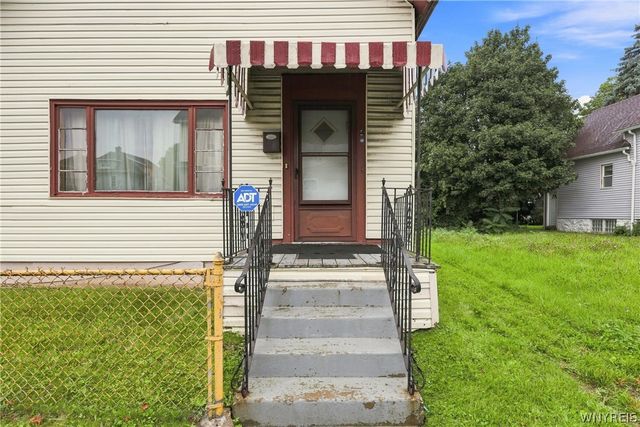 4 Regina Place, Buffalo, NY 14208