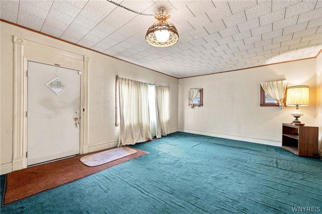 4 Regina Place, Buffalo, NY 14208
