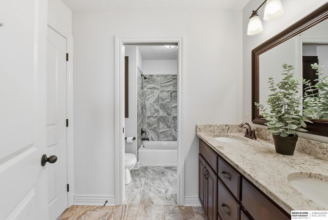 12411 Osprey Lane, Papillion, NE 68046