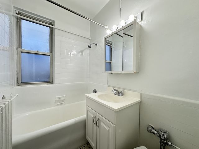 434 W Wellington Avenue 208, Chicago, IL 60657