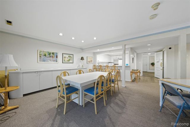 19710 W 13 Mile Road 108, Beverly Hills, MI 48025