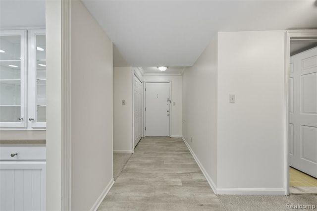 19710 W 13 Mile Road 108, Beverly Hills, MI 48025