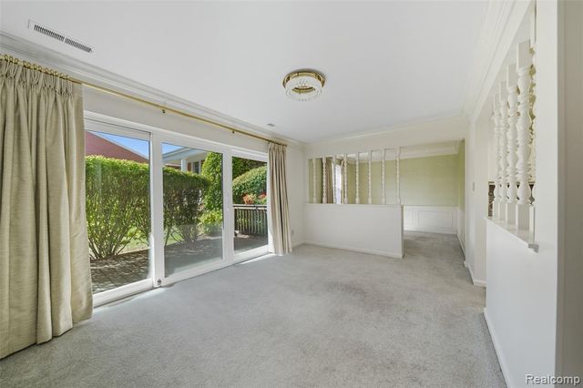 19710 W 13 Mile Road 108, Beverly Hills, MI 48025