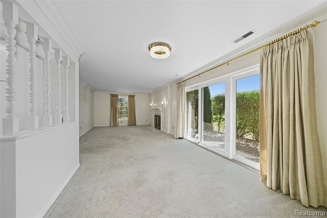 19710 W 13 Mile Road 108, Beverly Hills, MI 48025