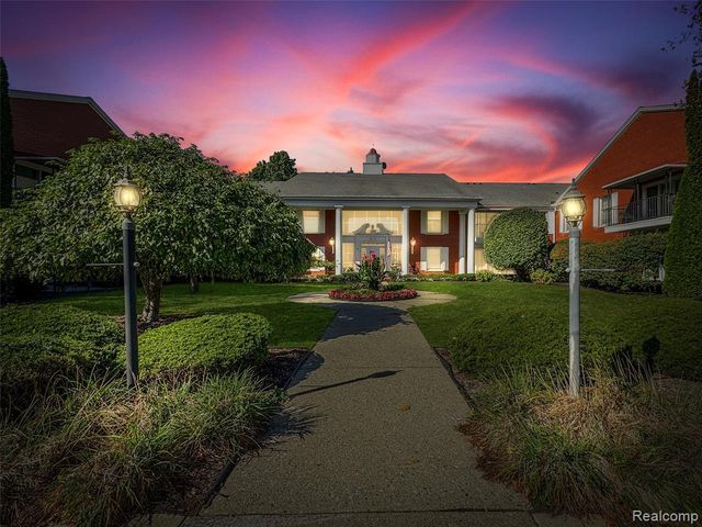 19710 W 13 Mile Road 108, Beverly Hills, MI 48025