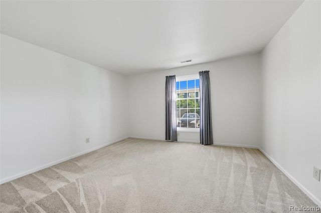 19710 W 13 Mile Road 108, Beverly Hills, MI 48025