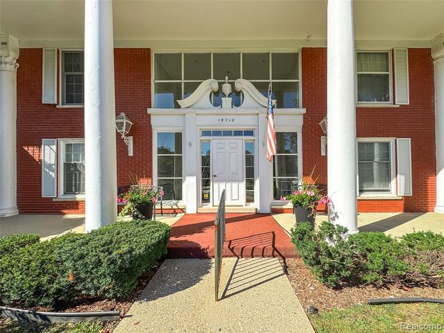 19710 W 13 Mile Road 108, Beverly Hills, MI 48025