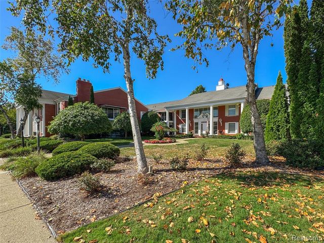 19710 W 13 Mile Road 108, Beverly Hills, MI 48025