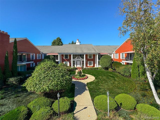 19710 W 13 Mile Road 108, Beverly Hills, MI 48025