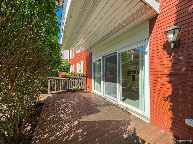 19710 W 13 Mile Road 108, Beverly Hills, MI 48025