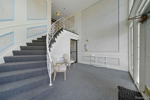 19710 W 13 Mile Road 108, Beverly Hills, MI 48025