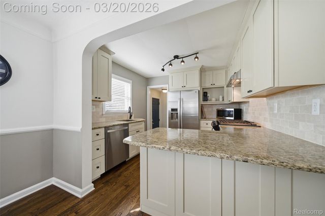 405 N Altadena Avenue, Royal Oak, MI 48067