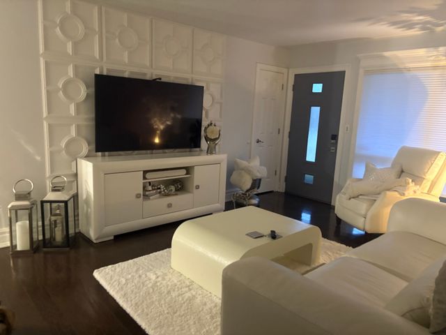 1057 Carpenter Court, Elk Grove Village, IL 60007